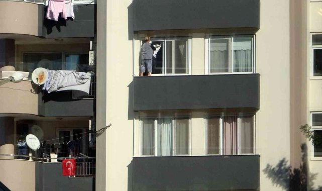 Pencerede ölümüne temizlik