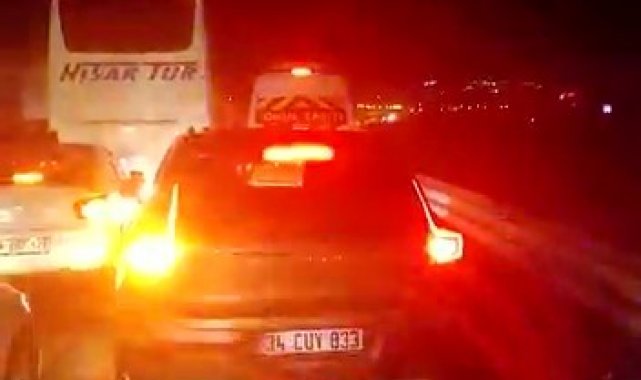 Pendik&#039;te emniyet şeridini kullanan araçlar ambulansa geçit vermedi