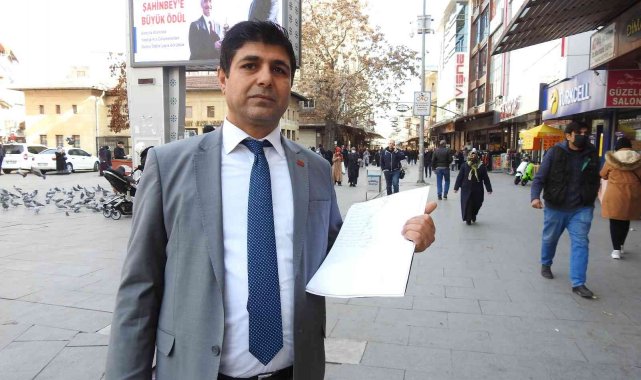 Pitbull cinsi köpeklerinin yasaklanması için sokak sokak gezerek imza topluyor