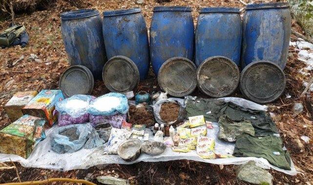 PKK'nın sığınağında yaşam malzemesi ele geçirildi