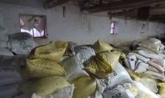 Polis düzenlediği operasyonda 9 ton sahte katı gübre ele geçirdi