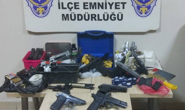Polis ekiplerince durdurulan araçtan cephanelik çıktı