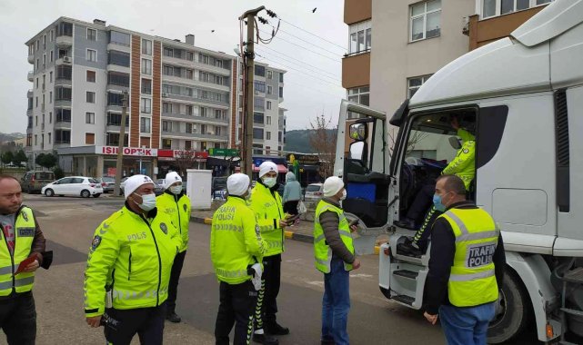 Polis geliştirme eğitimlerinde uygulamalı takograf kontrolü yaptı