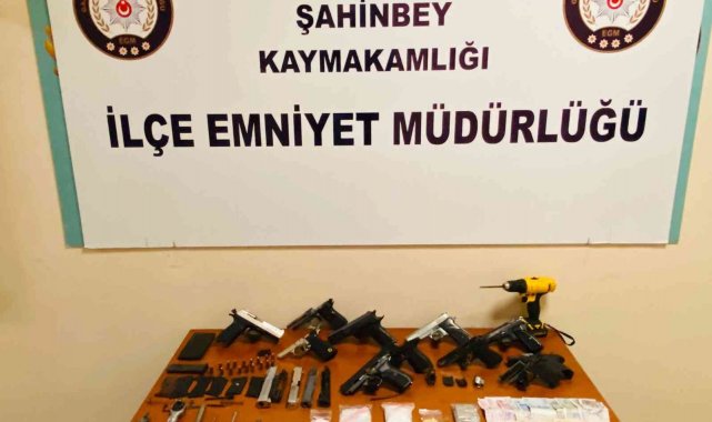 Polis uyuşturucu satıcılarına göz açtırmıyor: 4 gözaltı