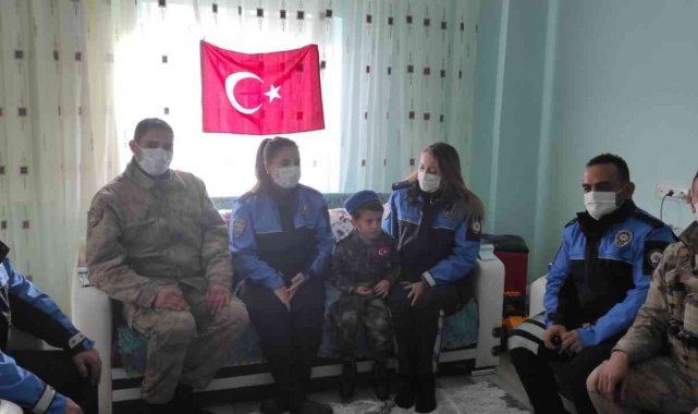 Polisten minik Ali Hamza'ya doğum günü sürprizi