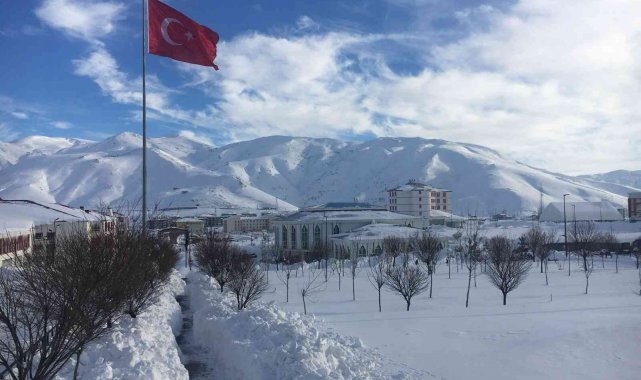 Prof. Dr. Aydın: &quot;Metrekareye düşen zemin kar yükü düşük gösterilmektedir&quot;