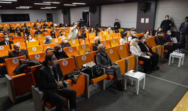 Prof. Dr. Çobanoğlu: "Aktarlar da diplomalı olmalı"