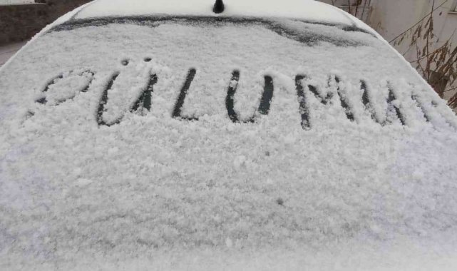 Pülümür'e mevsimin ilk karı yağdı