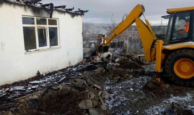 Pursaklar Belediyesi ilçeyi metruk yapılardan temizliyor