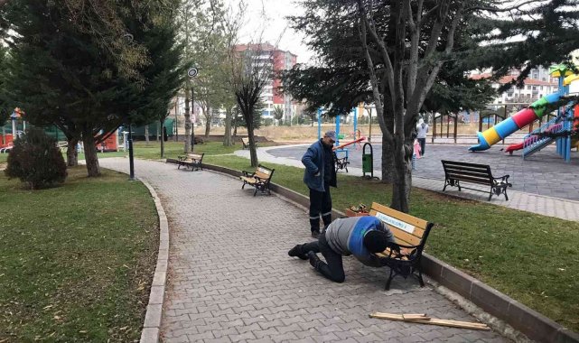 Pursaklar Belediyesi'nden parklara kış bakımı