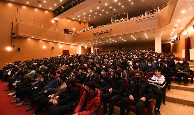 Pursaklar Belediyesinin hazırladığı "İstiklal" oyununa gençlerden tam not