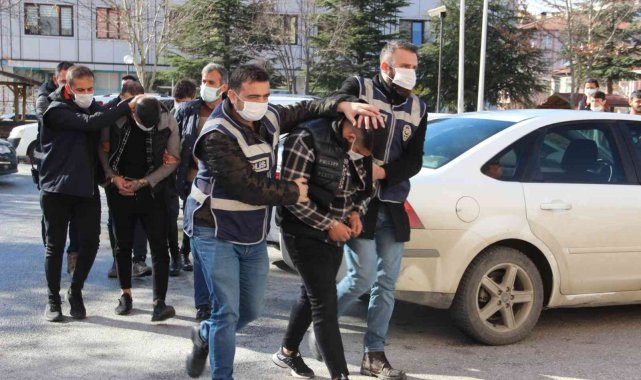 "Damsız girilmez" kavgasında 2 kişi tutuklandı