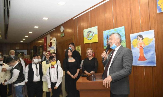 "Dünyanın En Güzel Renkleri" karma resim sergisi