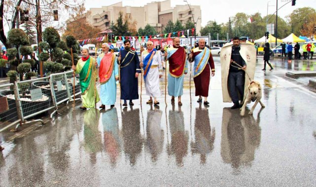 &quot;Eshab-ı Kehf&quot;i tanıtmak için 11 yıldır Türkiye&#039;yi geziyorlar