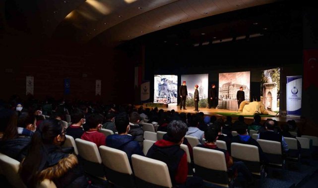 &quot;Feda&quot; tiyatro oyunu Kahramankazan&#039;da öğrencilerle buluştu