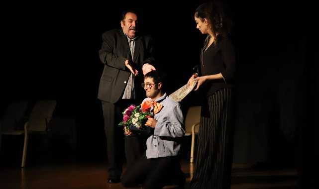 &quot;Hayat Kime Güzel?&quot; tiyatro oyunu Kartal&#039;da sahnelendi