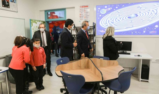 "Kütüphanesiz Okul Kalmasın" projesi okullarda devam ediyor