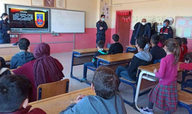 "Meslek Tanıtım Günleri" düzenleyen öğrencilere jandarma sürprizi