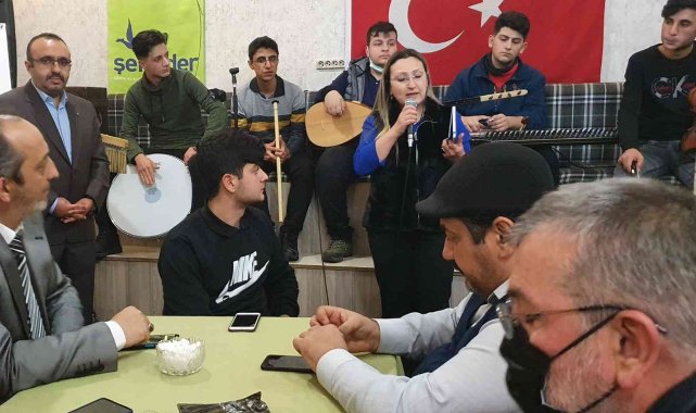 "Sarı Salkım Şiir Akşamları" programı düzenlendi