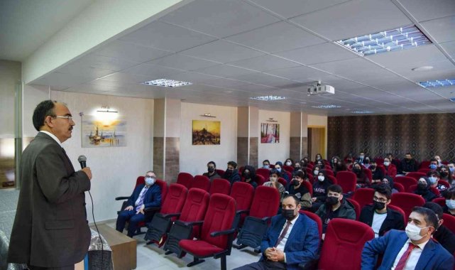 Rektör Beydemir, lise öğrencileriyle akademik deneyimlerini paylaştı