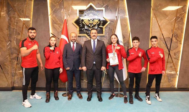 Rektör Kalan, Bilek Güreşi takımı ile bir araya geldi