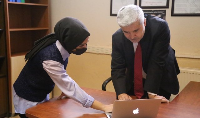 Rektör Şahin: &quot;Tüm imkanlarımızla öğrencilerin emrine amadeyiz&quot;