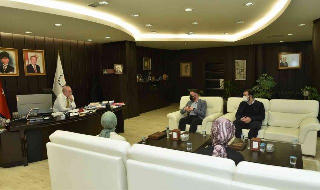 Rektör Ünal'a gençlik buluşması daveti