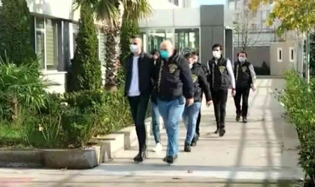 Restorandan çıkan polislere çatallı saldırı teşebbüsü kamerada