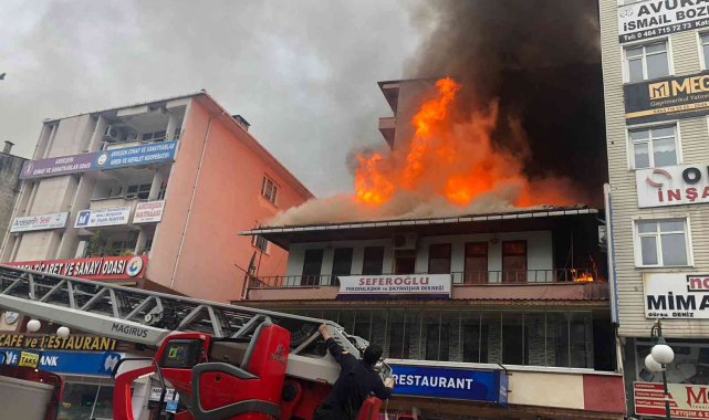 Rize'nin Ardeşen ilçesinde çıkan restoran yangını paniğe neden oldu