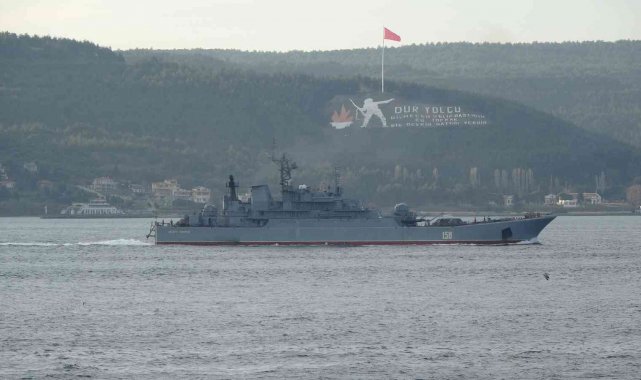 Rus savaş gemisi 'Caesar Kunikov' Çanakkale Boğazı'ndan geçti