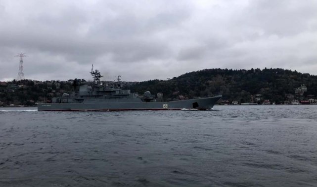 Rus savaş gemisi "Caesar Kunikov" İstanbul Boğazı'ndan geçti