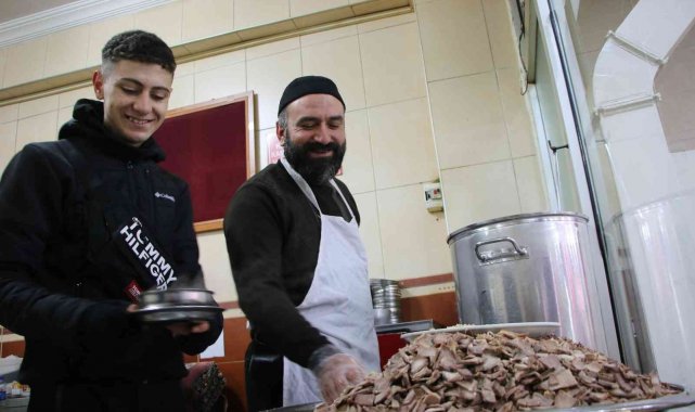 Sabah namazından sonra soluğu paçacıda alıyorlar