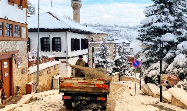 Safranbolu belediyesi buzlanmaya karşı çalışmalarını sürdürüyor