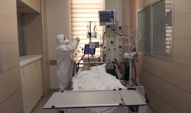 Sağlık çalışanları aşı olmayan hastaların pişmanlığına tanıklık ediyor