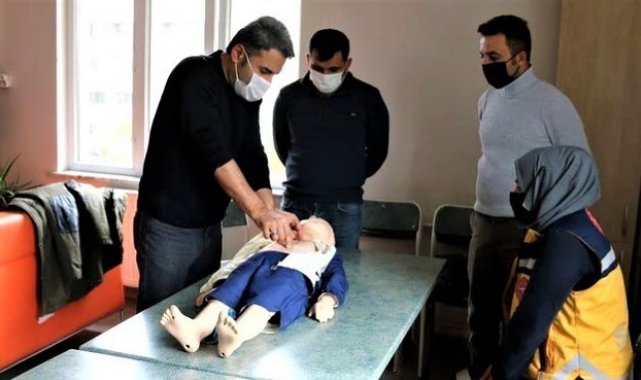 Sağlıkçılardan polislere ilk yardım kursu