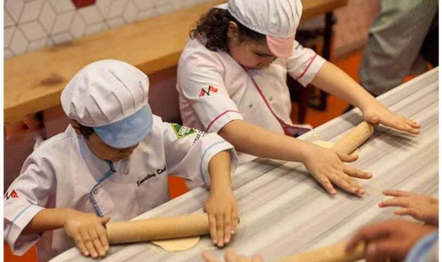 Sahan Ataşehir'de çocuklar mutfakta