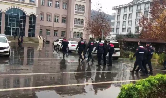 Sahte polisler jandarmaya yakalandı