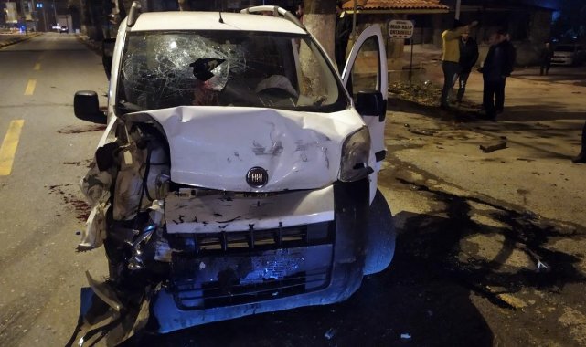 Sakarya'da feci kaza: Emniyet kemeri takılı değildi kafası camdan dışarı çıktı