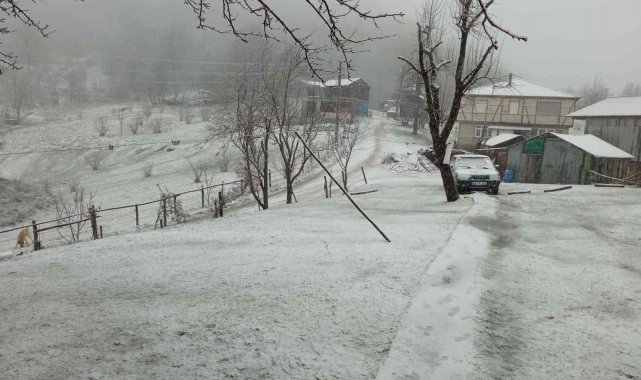 Sakarya'nın yüksek kesimlerinde kar yağışı etkili oluyor