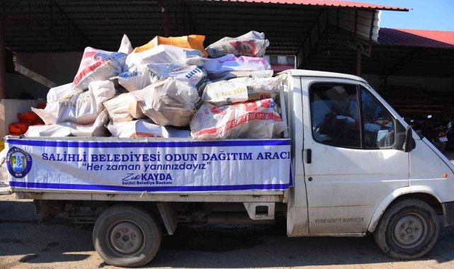 Salihli&#039;de ağaç dalları yürek ısıtıyor