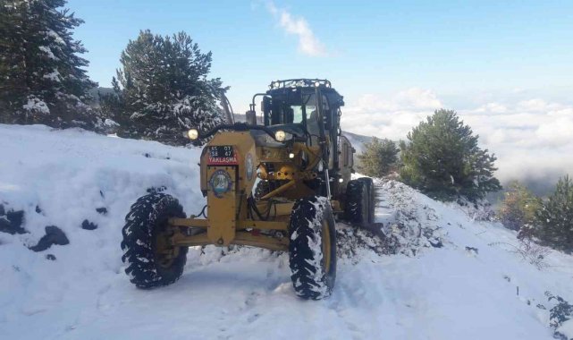 Salihli'de kardan kapanan yayla yolları ulaşıma açıldı