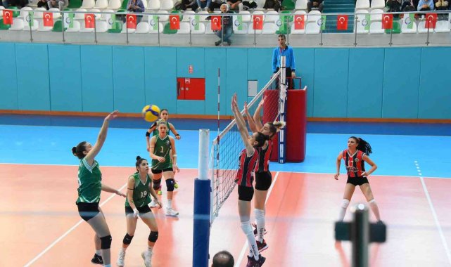 Salihli'nin sultanları ilk yarıyı lider tamamladı