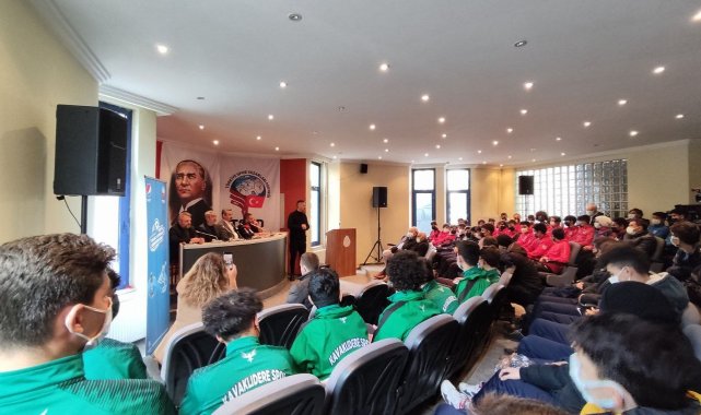 Samet Aybaba ve Ümit Karan, Ankara'da genç futbolcularla seminerde buluştu