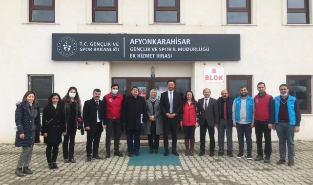 Şampiyonlar ödüllerini Kahyaoğlu'ndan aldı