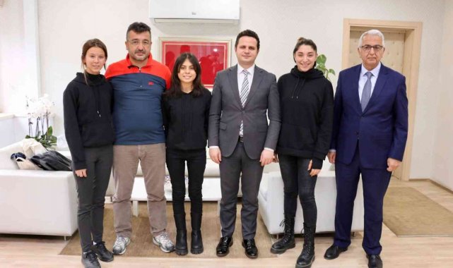 Şampiyonlardan Milli Eğitim Müdürüne ziyaret