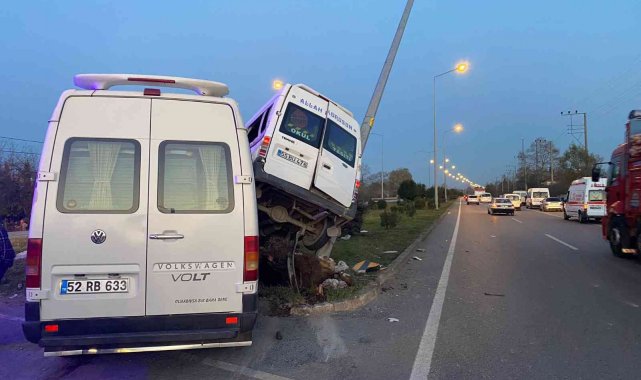 Samsun'da iki minibüsün çarpıştığı kazada ilginç görüntü