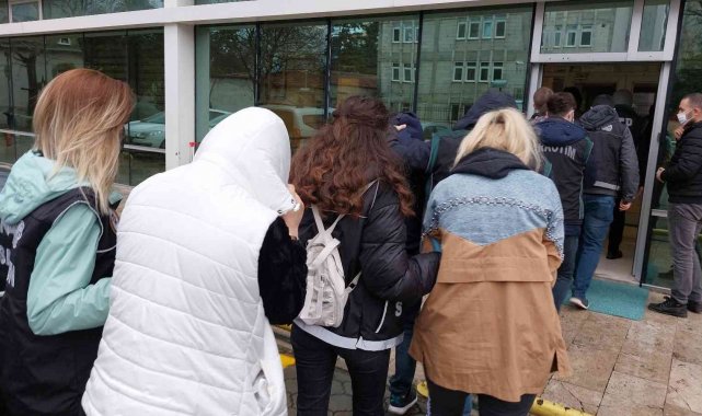 Samsun'da sokak satıcılarına uyuşturucu operasyonunda 5 kişi adliyeye sevk edildi