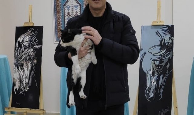 Sanatçı Çiçek'in Sergisi "Doğuyorum" büyük ilgi gördü