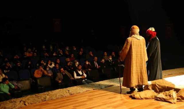 Sanatseverlerden &#039;Yunus Emre&#039; tiyatro oyununa büyük ilgi