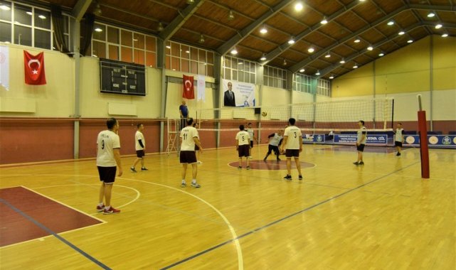 Sandıklı Belediyesi Müdürlükler Arası Voleybol Turnuvası başladı